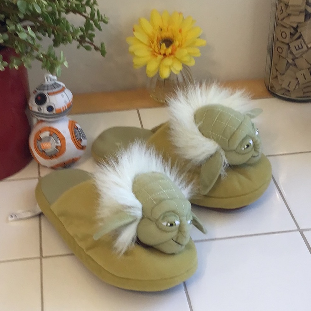 ‘Star Wars’ Yoda Slippers - Picture 2 of 7